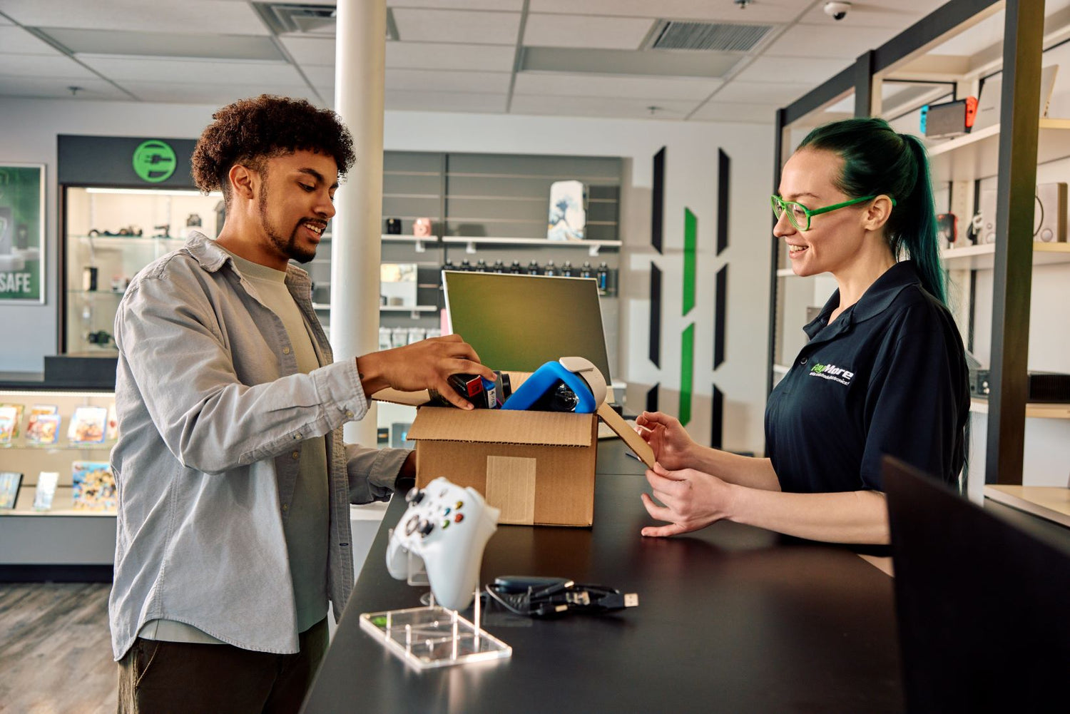 man trading in electronics at paymore